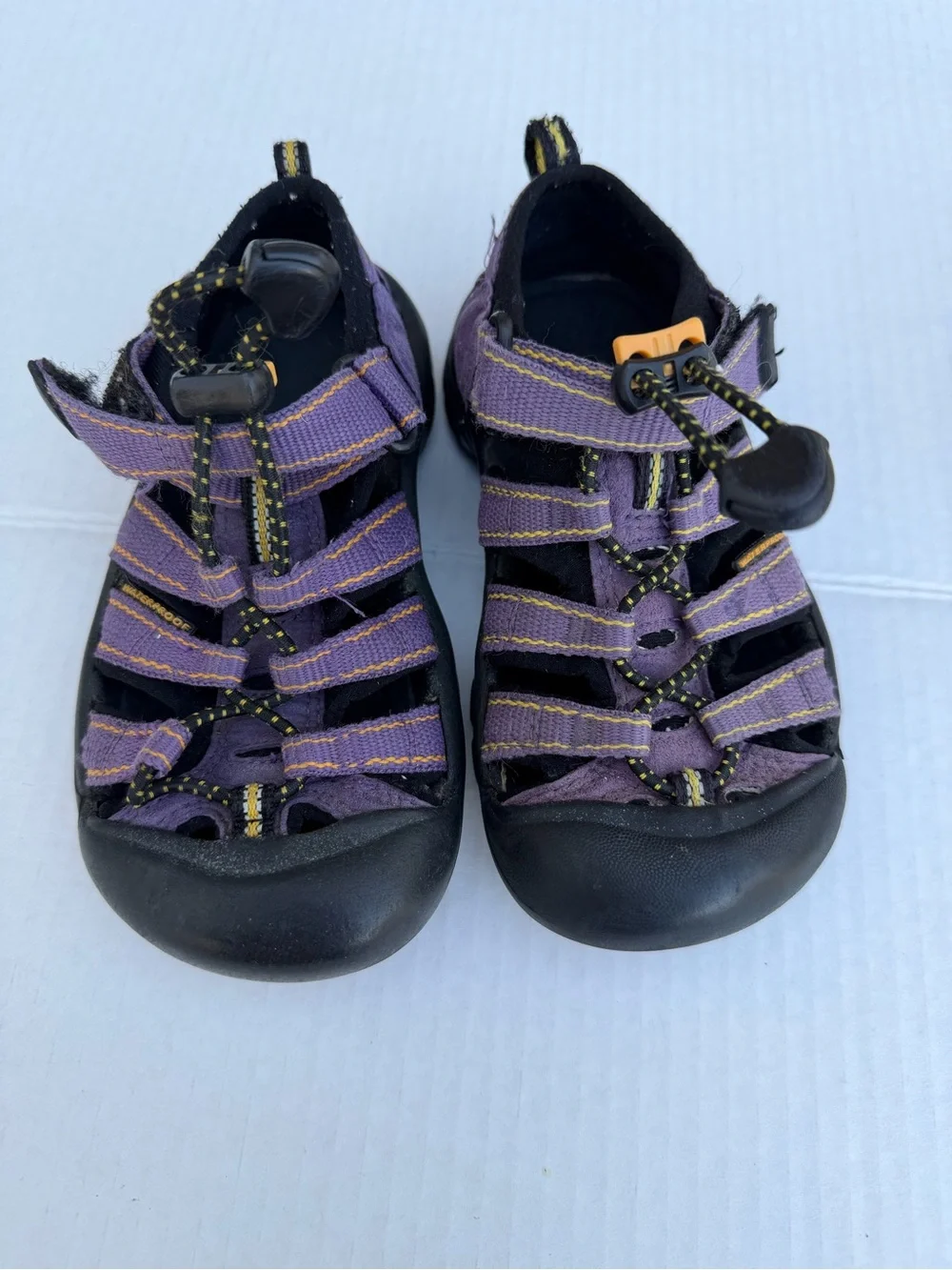 Keen sturdy closed